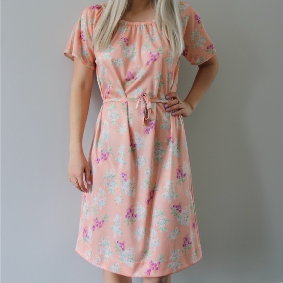 70’s Peachy Sundress with Fruity Floral Pattern - Picture 5 of 7